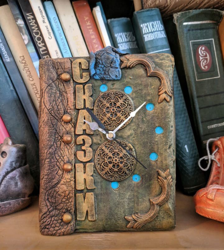 Часы настольные "Книга"